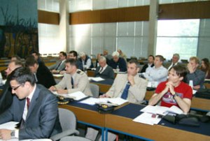 Zagreb, 10. svibnja 2011. - sudionici trodnevne stručne izobrazbe o iznenadnim uljinim onečišćenjima mora prate predavanja u velikoj dvorani Ministarstva mora, prometa i infrastrukture